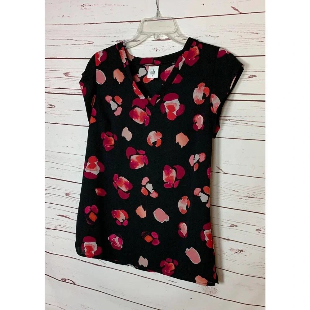 CAbi Women's S Small Black Pink Floral Short Sleeve Cute Petal Top Blouse #5523 - Picture 7 of 12